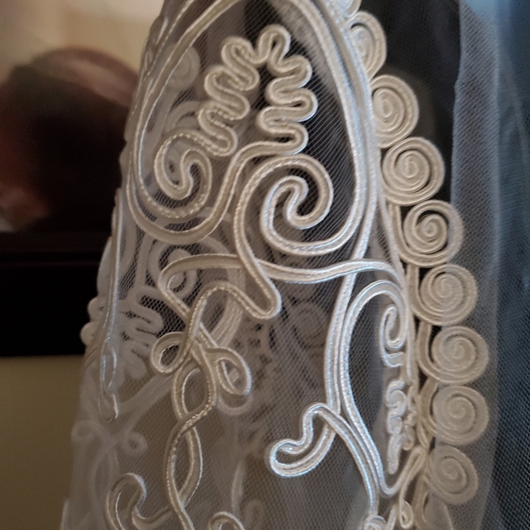 Couture Sheer Embroidered Red/White Triangular Sleeve Hem Finish Top Blouse - Picture 7 of 9